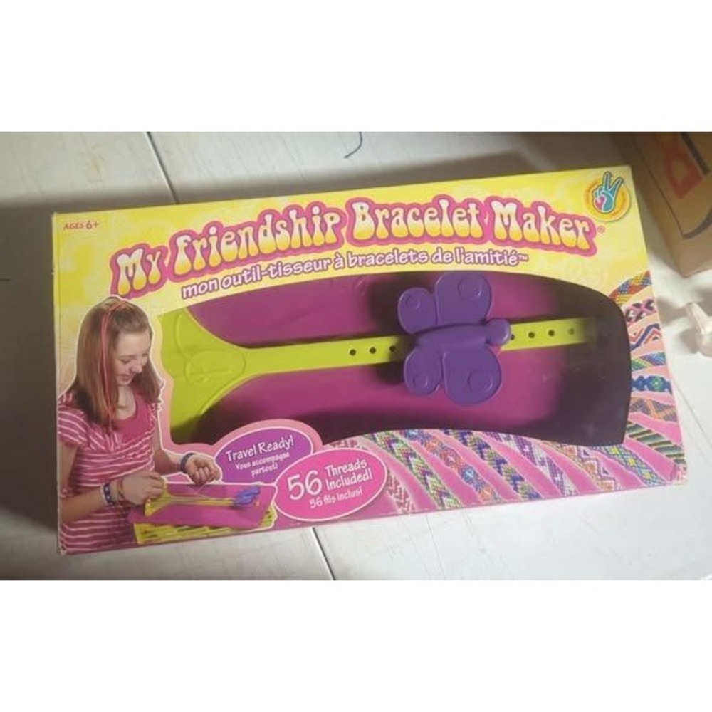 My Friendship Bracelet Maker Kit SOME THREAD Travel Ready Butterfly Clip DIY‎